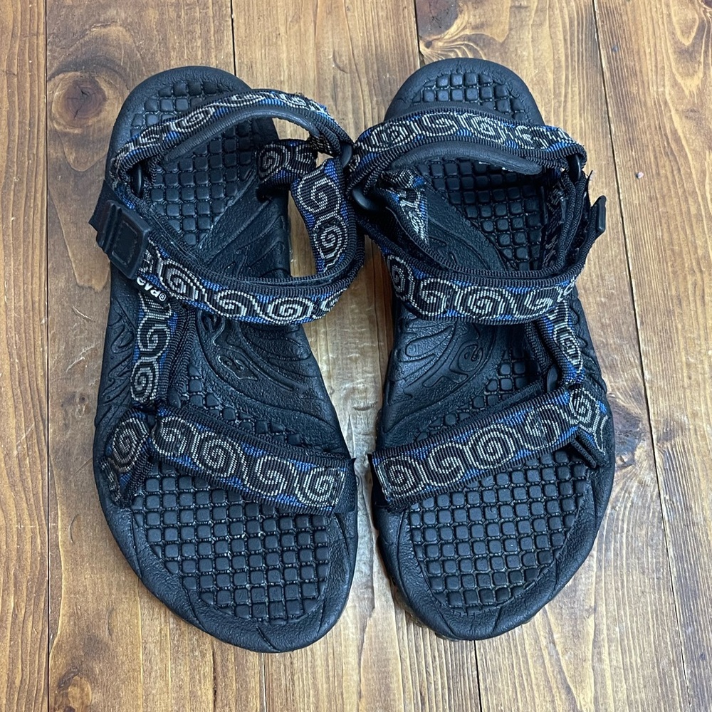 Teva Valkyrie sandals big kids size 7